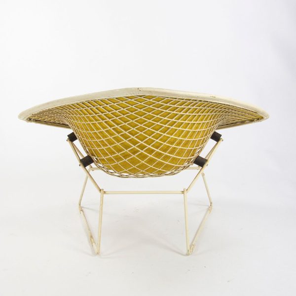 1960s Pair of 422L Large Diamond Chairs by Harry Bertoia for Knoll in Ivory with White Frames Online Hot Sale