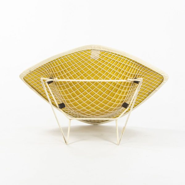 1960s Pair of 422L Large Diamond Chairs by Harry Bertoia for Knoll in Ivory with White Frames Online Hot Sale