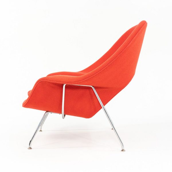 2010 Full Size Womb Chair, model 70L by Eero Saarinen for Knoll in Crimson Boucle Fabric Hot on Sale